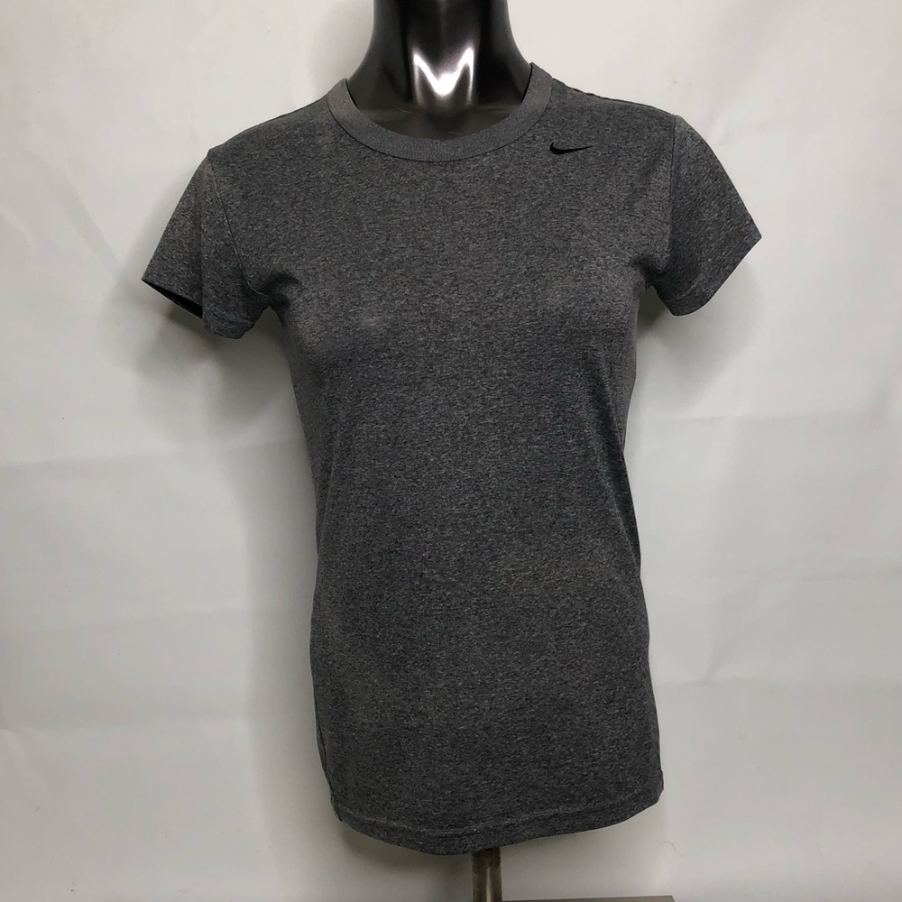 Nike Grey Shirt 👚